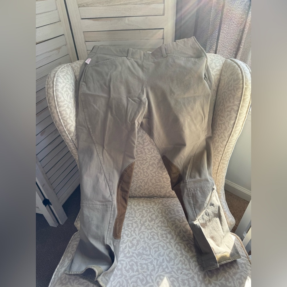 The Tailored Sportsman Khaki Chinos